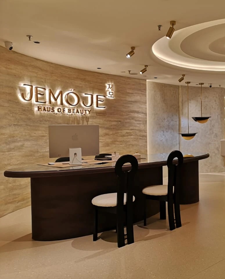 Quiet luxury, advanced beauty technology and a calming treatment experience.