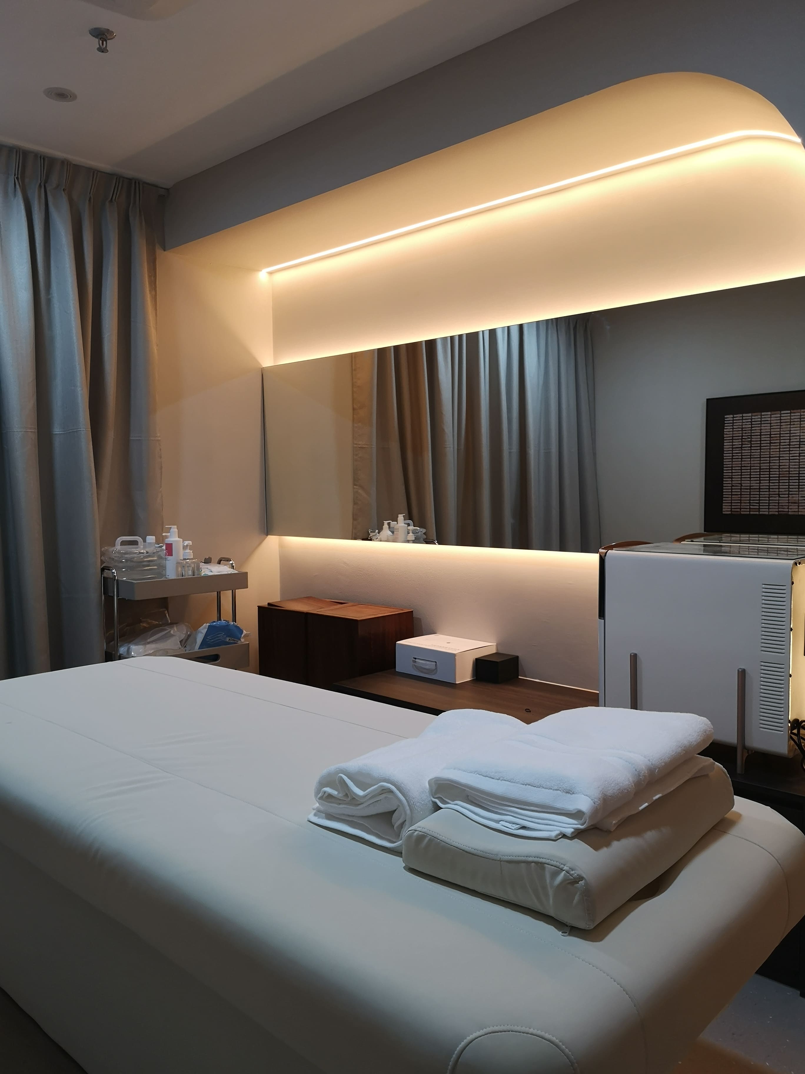 Explore JEMOJE beauty spaces by branch.