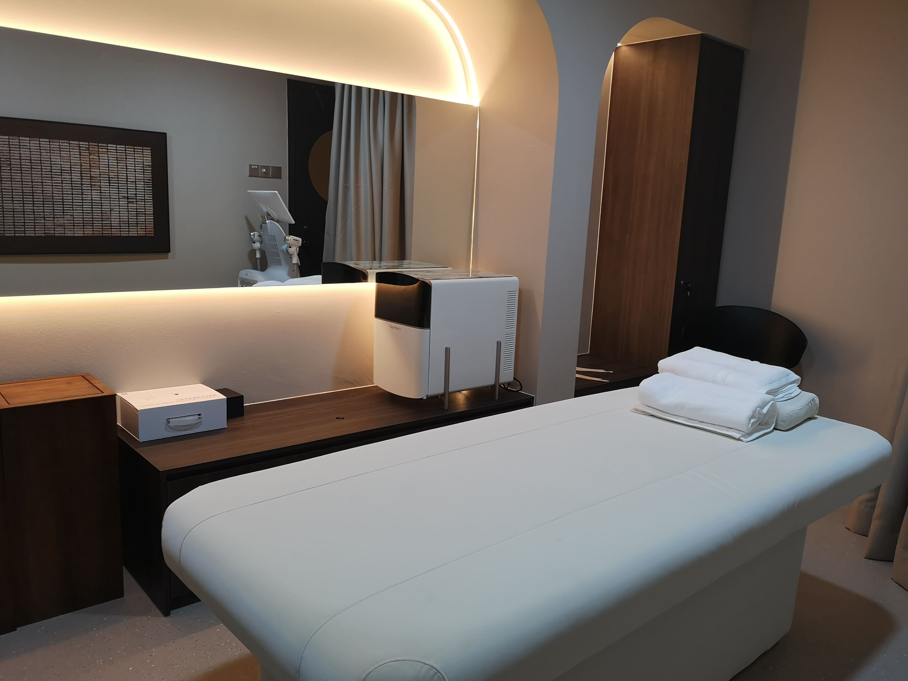 Explore JEMOJE beauty spaces by branch.