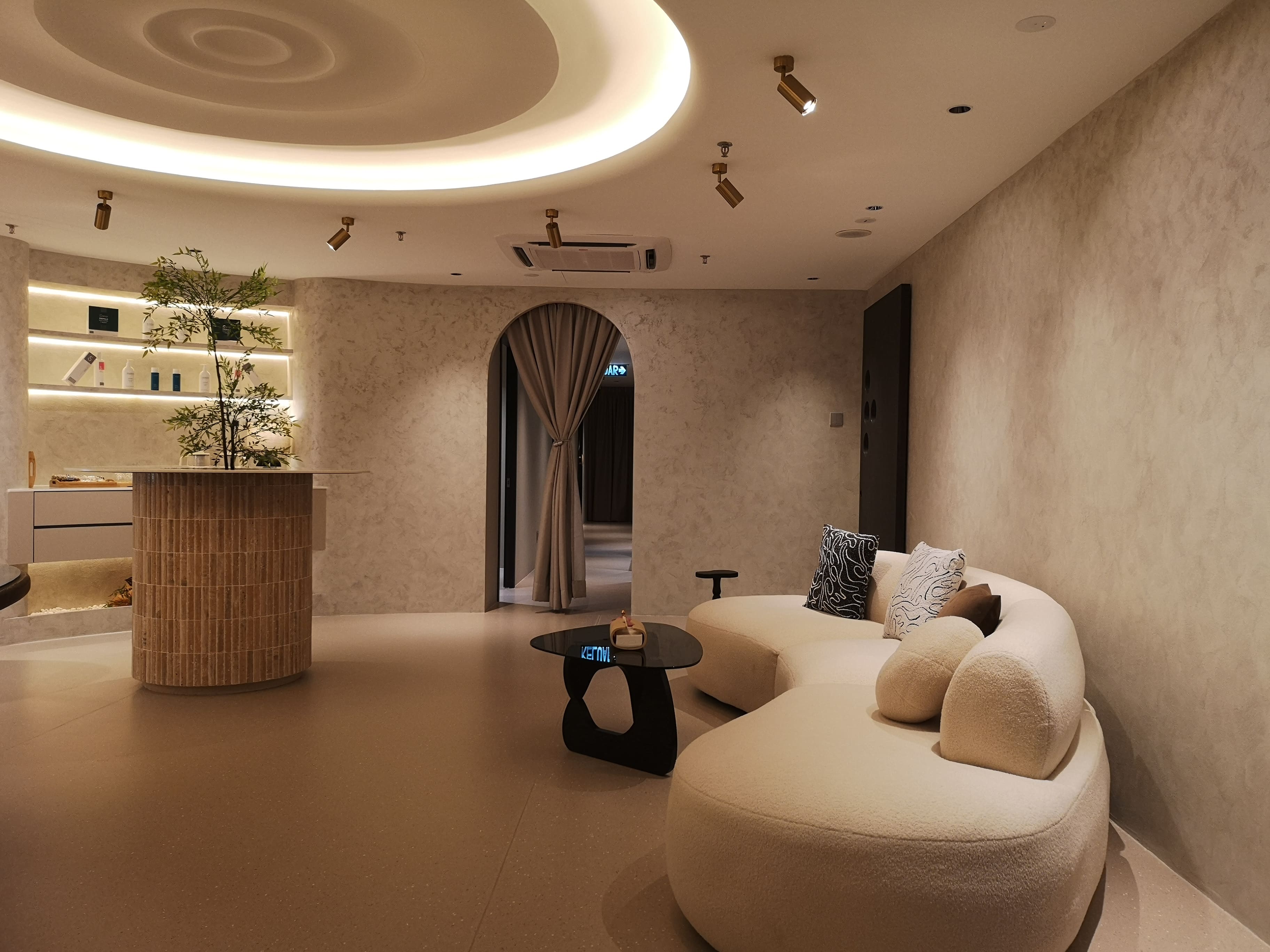 Explore JEMOJE beauty spaces by branch.