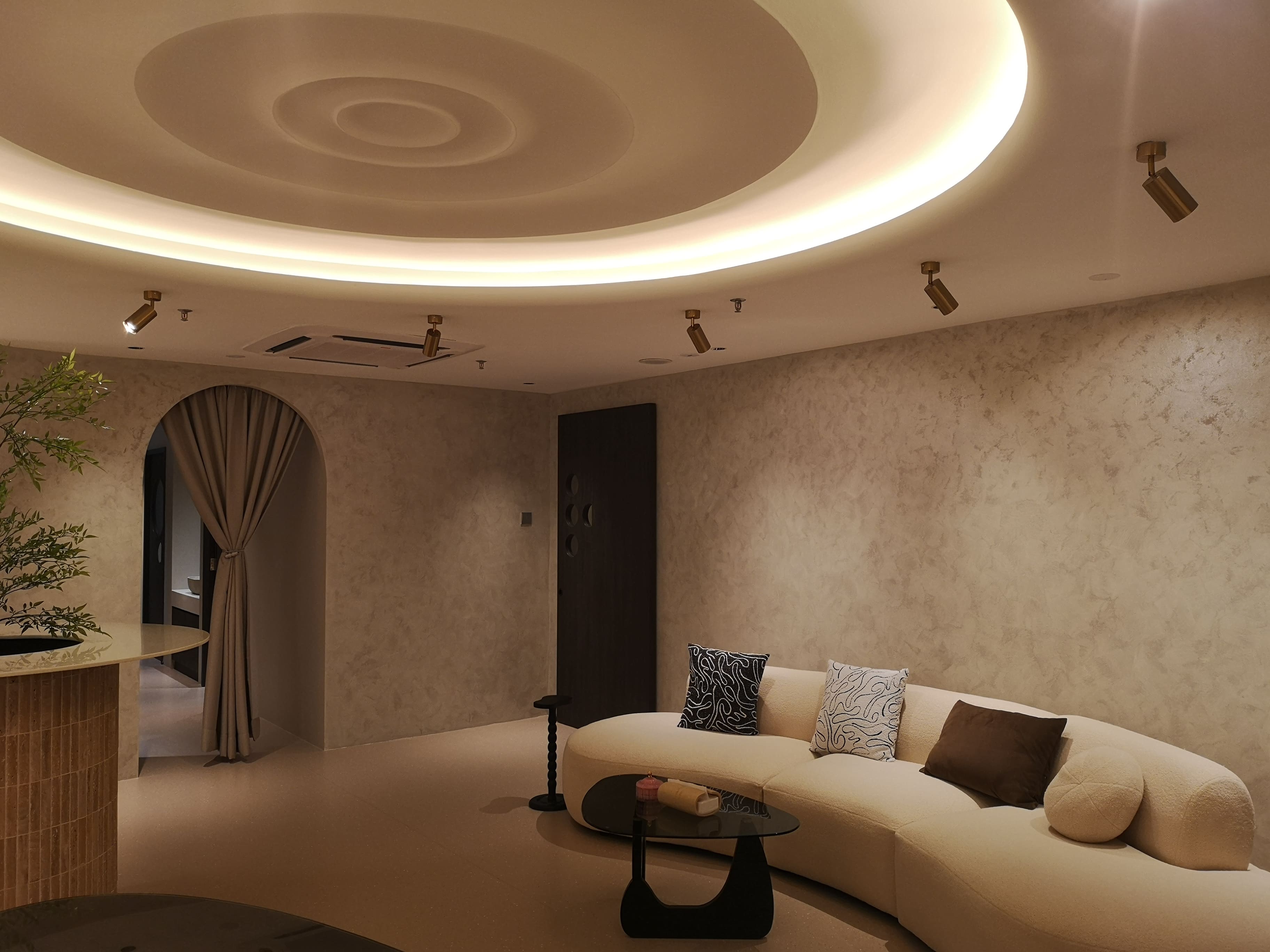 Explore JEMOJE beauty spaces by branch.