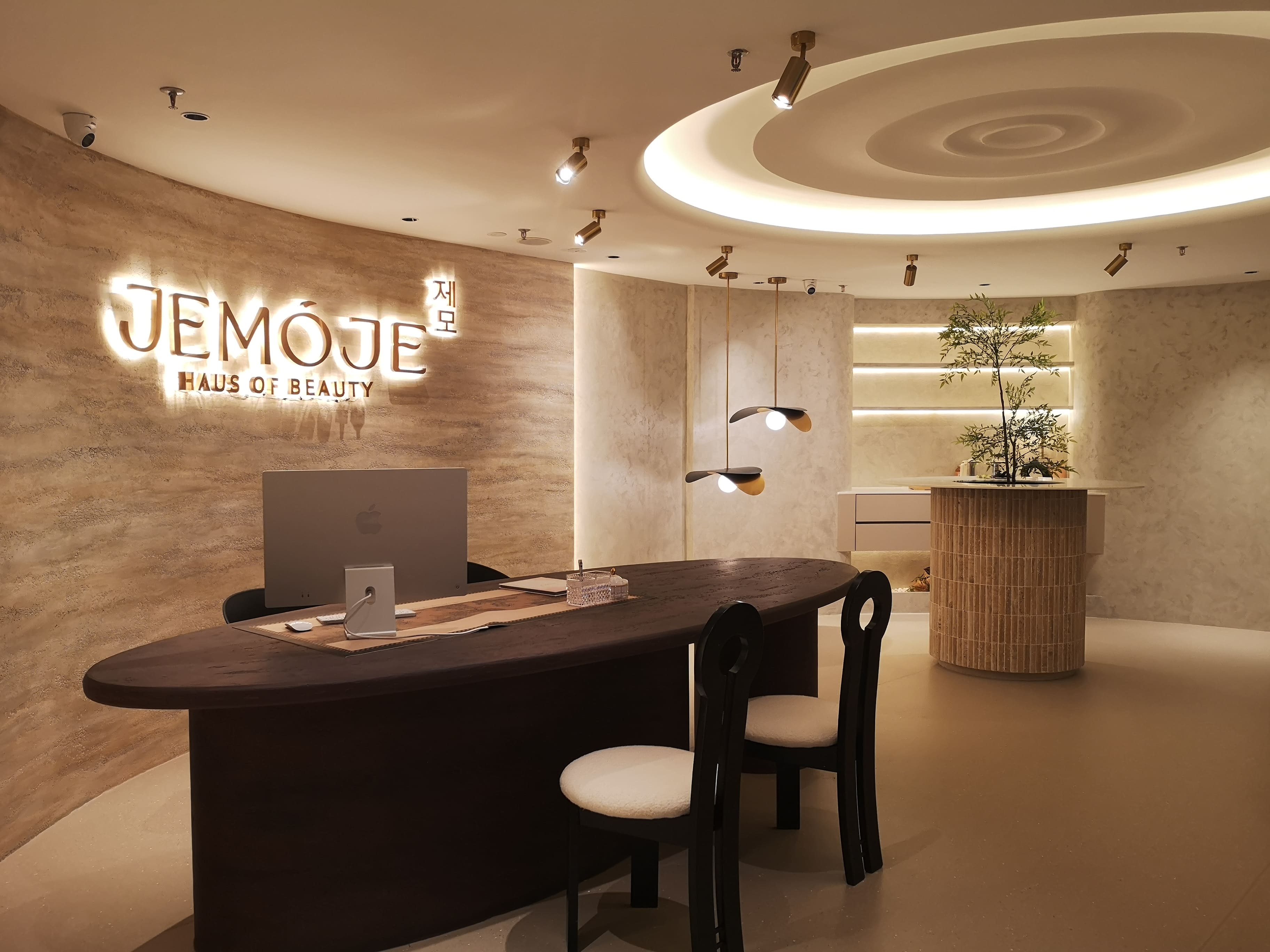 Explore JEMOJE beauty spaces by branch.