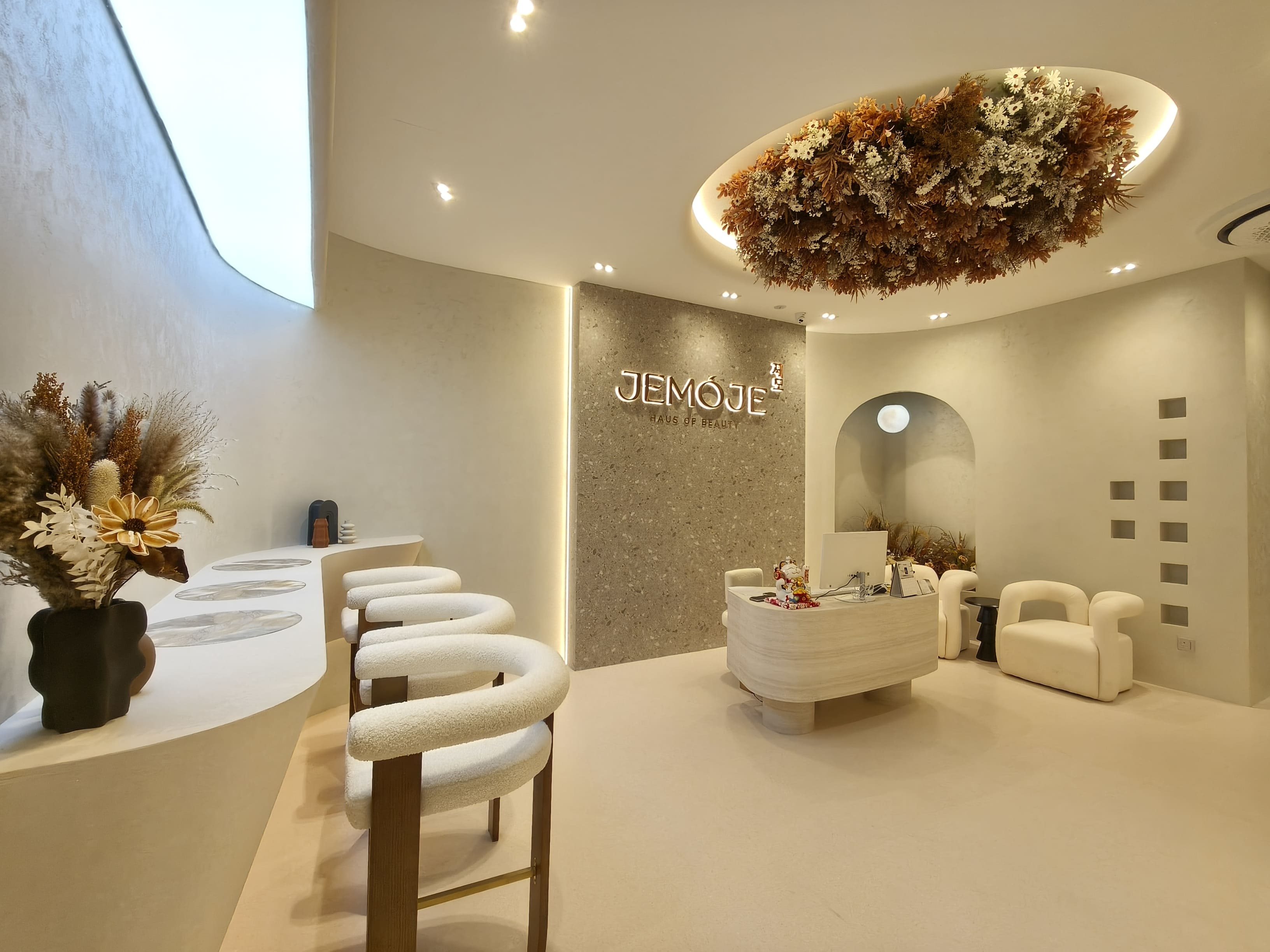 Explore JEMOJE beauty spaces by branch.
