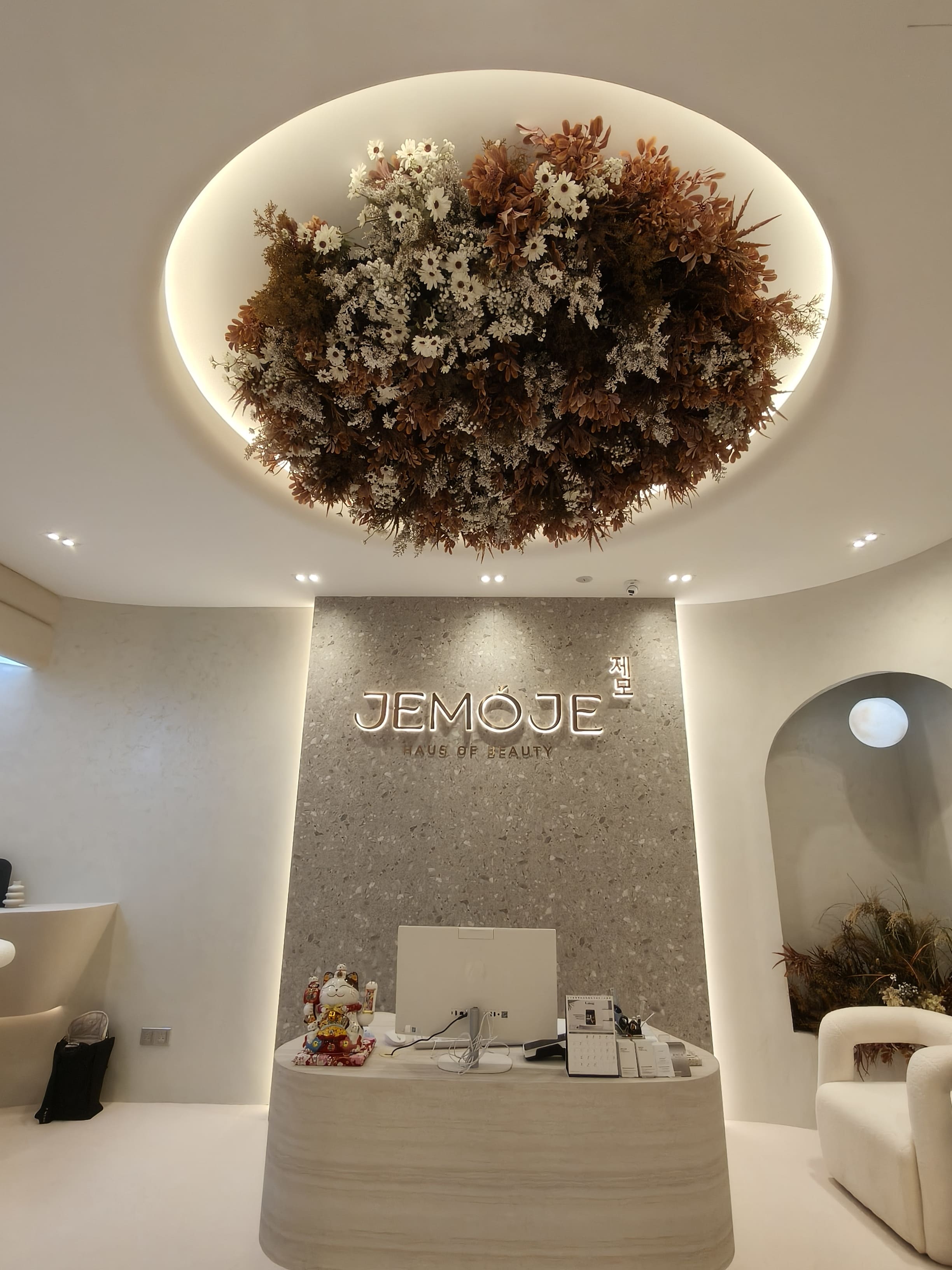 Explore JEMOJE beauty spaces by branch.